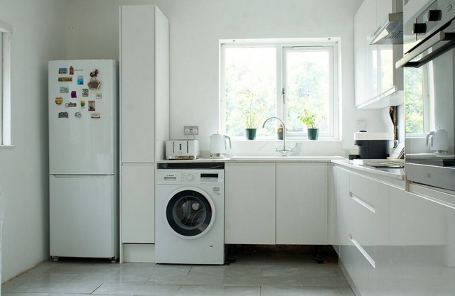 2 bedroom / 2 bathroom house close to public transport