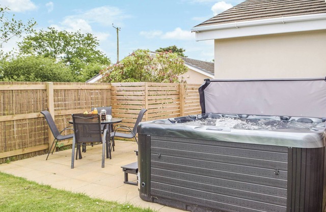 2 bedroom accommodation in Walwyns Castle