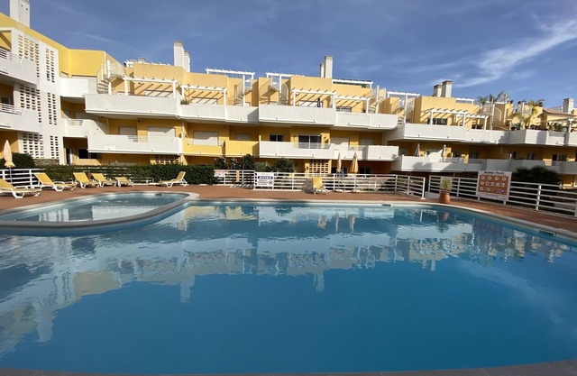 Apartamento de 2 habitaciones con piscina en Conceição y Cabanas de Tavira