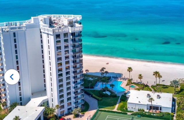 2-bedroom condo in beautiful Longboat Key with fitness room, AC