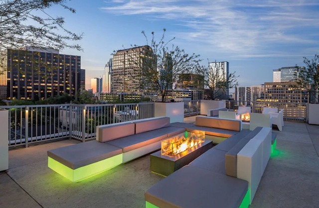 2 Bedroom Condo w/ Kitchen in Austin!!!
