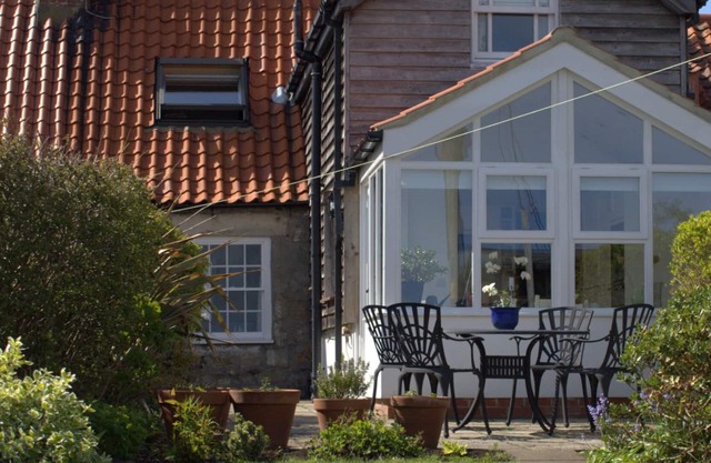 Casa de 2 dormitorios en Holy Island con amplio jardín vallado y vistas al mar