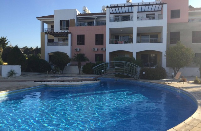 2 Bedroom Ground Floor Apartment Close to Shops, Restaurants, Old Town and beach