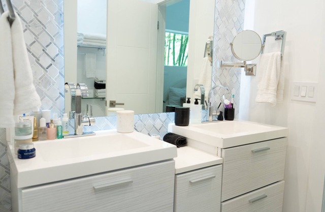 2-bedroom house in beautiful El Portal with huge backyard