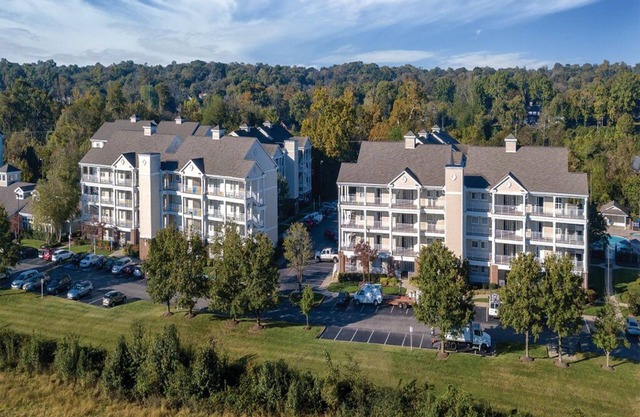 2 Bedroom Lockoff Condo in Nashville, on Cumberland River!! Sleeps 8!!