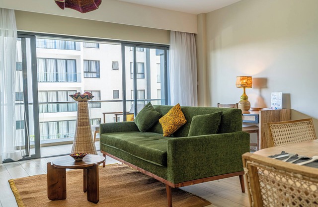 2 bedroom Modern & Convenient Riverside square