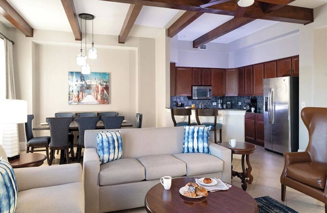 2 Bedroom Presidential Condo w/ Kitchen, on Riverwalk in San Antonio, La Casada!