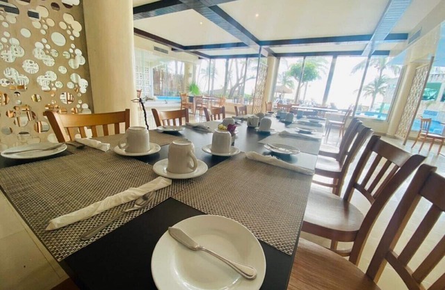 2-bedroom resort in fabulous Playa del Carmen with fitness room, AC