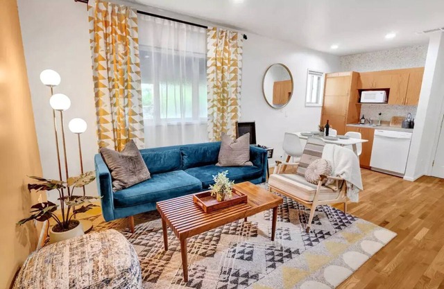 2 Bedroom Unit by Long Beach Airport-KING Bed-W/D-Between Universal/Disneyland