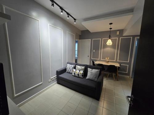 2 Bedroom Unit with Queen-sized Beds near NAIA T3