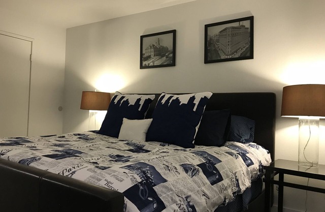 Elegante condominio totalmente remodelado cerca del DTC