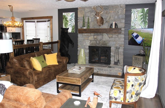 Recientemente renovado en Chetola Resort con todas las comodidades, a pie de Main St Blowing Rock