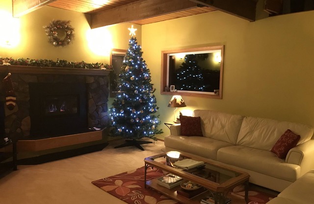 2 BR & Loft, Quiet space surrounded by trees with sauna!
