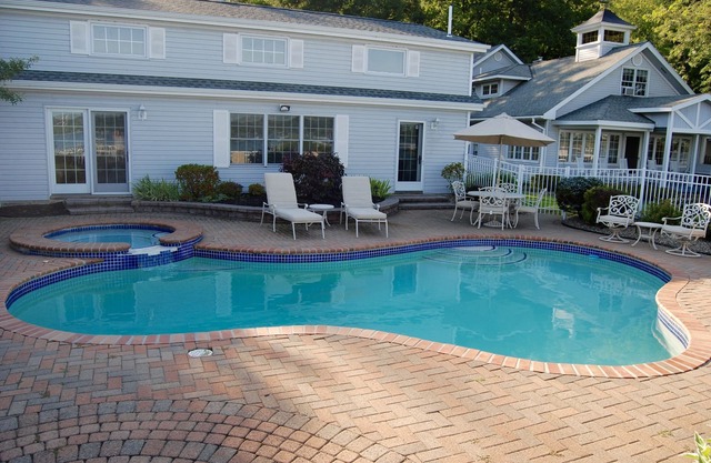 2 Home Lake Front Estate con piscina climatizada frente al lago y jacuzzi