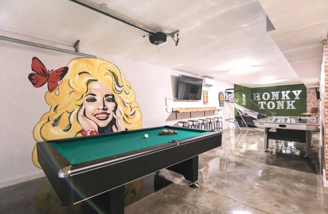 2 Homes Side by Side, Sleeps 24 People,Game Room,