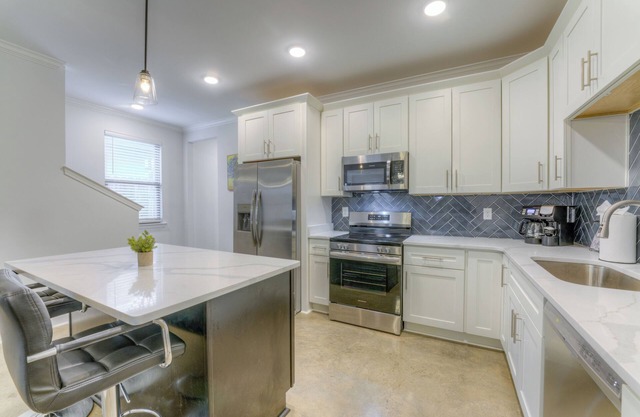 2-in-1 Home! Entire Duplex for Your Private Stay