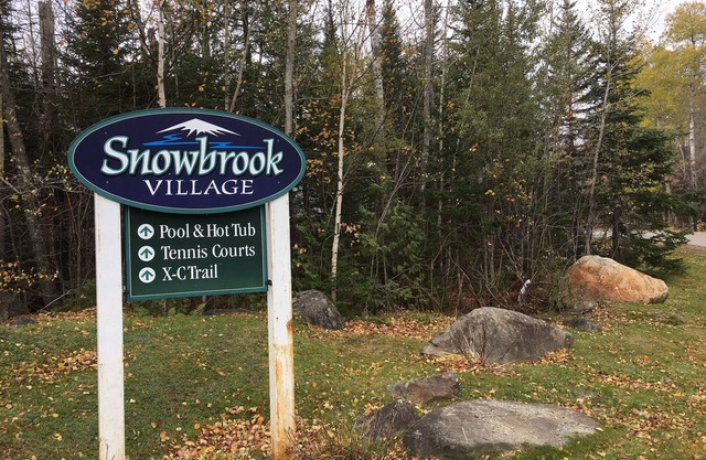 Entrada de esquí / Salida de esquí desde la unidad final de Snowbrook, 3 HAB / 2 BA. además de piscina, sauna y jacuzzi