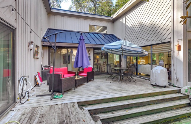 2 Mi to Beach: Hilton Head Home w/ Furnished Deck