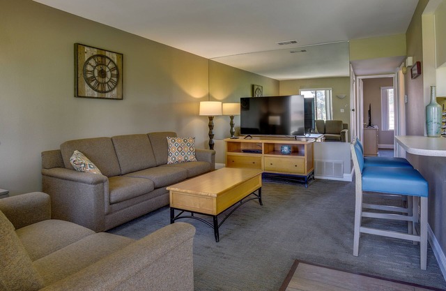 2 Mi to Coachella & Stagecoach: Condo w/ Pool