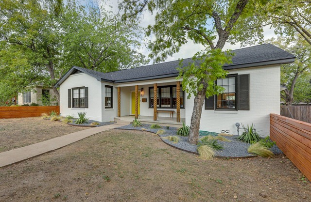 2 Mi to Downtown Austin: Family Home w/ Porch!