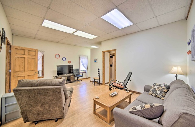 2 Mi to Ice Caves: Pet-Friendly Eben Junction Apt
