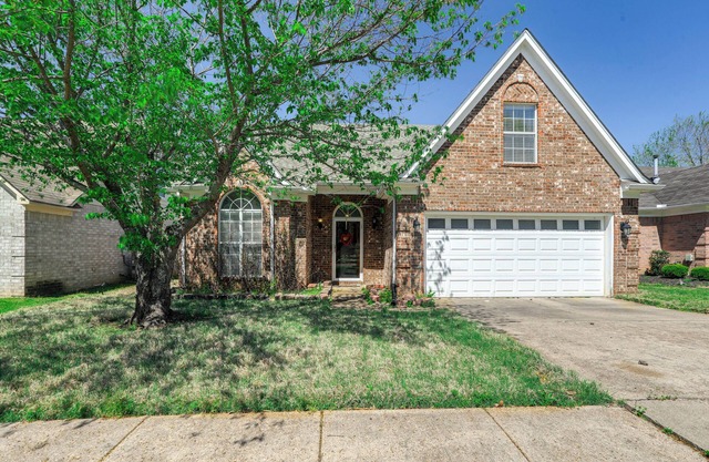 2 Mi to Shelby Farms: Charming Family Home w/ Yard