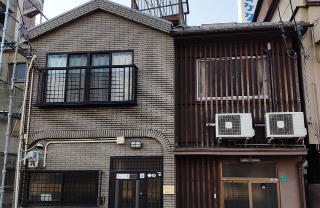 3 minutos de la estación, 2/3 minutos a Namba / Shinsaibashi, 2 casas independientes, máximo 18 personas
