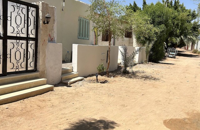 2 min walk to the Sea / shared garden with sky view ,Wi-Fi , pet friendly