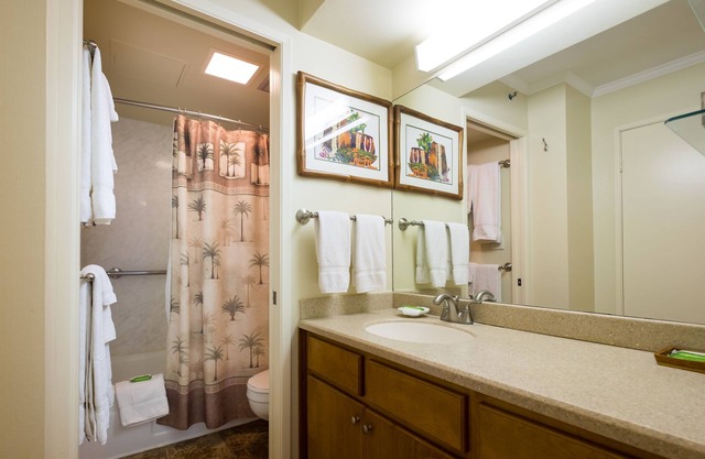 2 min walk to the beach / Parking , Kitchen , Pool