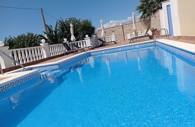 A 2 MINUTOS DE MOTRIL Y TORRENUEVA.PISCINA Y GRAN ZONA AJARDINADA. PLAY