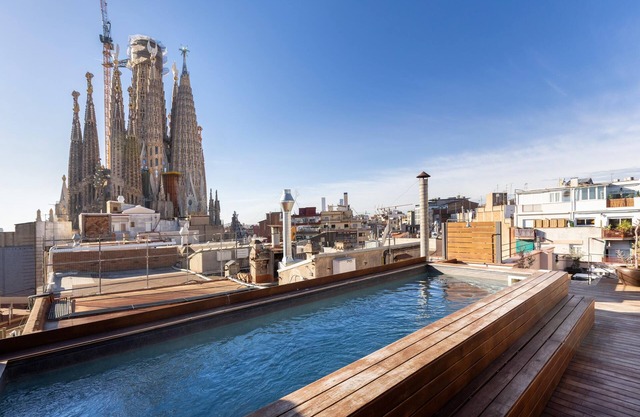A 2 minutos de la Sagrada Familia con piscina comunitaria