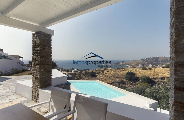 2 casas modernas con vista al mar y piscina, ideal para 2 familias o amigos