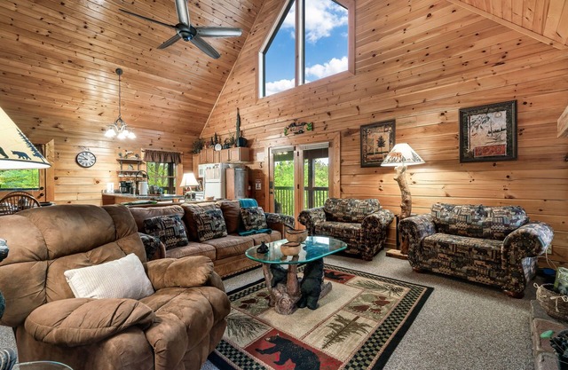 2 Mstr Bdrm suites✅Fast WiFi✅HotTub/Mtn Views/ResortPool/Arcade-Game Room