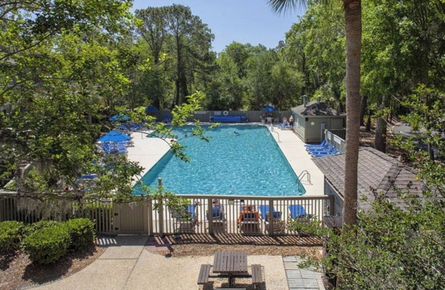2 Ocean-Inspired 1BR with Pool, Kitchen, Balcony and Walkable to Sun & Smoothies