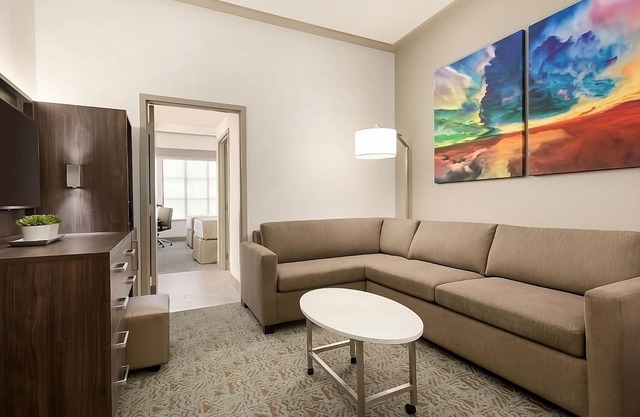2 Queen Suites w/ Breakfast at Buena Vista, Minutes to SeaWorld Orlando!