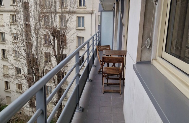 2 room apartment, very bright, quiet