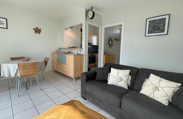 Apartamento de 2 piezas con balcón, aparcamiento, a 2 pasos de la playa