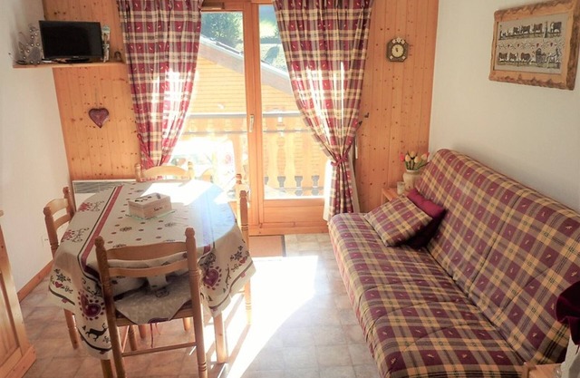 Apartamento de 2 habitaciones con balcón, parking - Zona tranquila