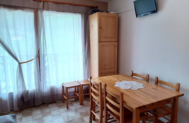 2 habitaciones + cabina con balcón y cocina equipada