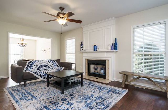 Nuevo - Casa ubicada en el centro - Raleigh Durham Cary RDU