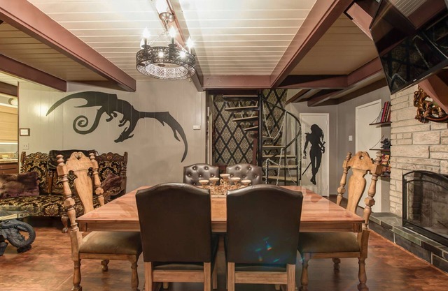 Temática medieval, de 2 pisos Villa Cerca de la playa, centro de convenciones, en el centro