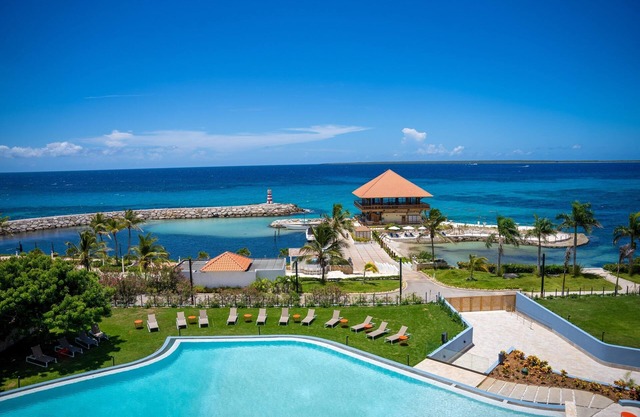 2 Units | Amazing Ocean Views Near the Beach | Pool and Onsite Dining