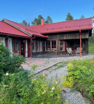 20 min to Umeå 6-7 guests, sea, lake, forest and golf
