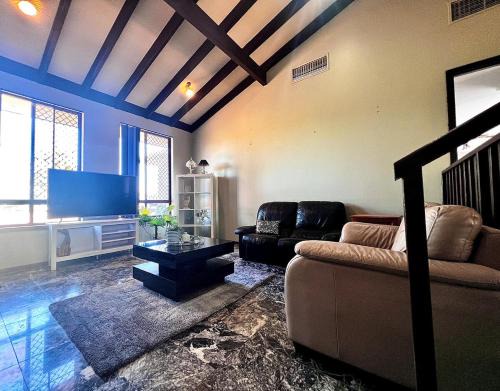 20 OFF Affortable Long Stay 4 Queen Bed House Near Uni City Swan River