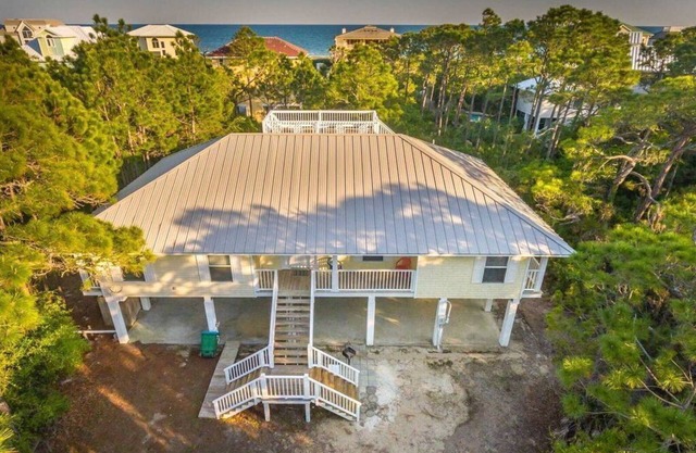 2BR / 2BA Beach Cottage dentro de Plantation, tiene capacidad para 8, ¡Se admiten mascotas!