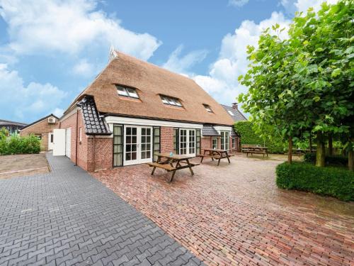 20 pax Farmhouse with sauna, hottub and pub