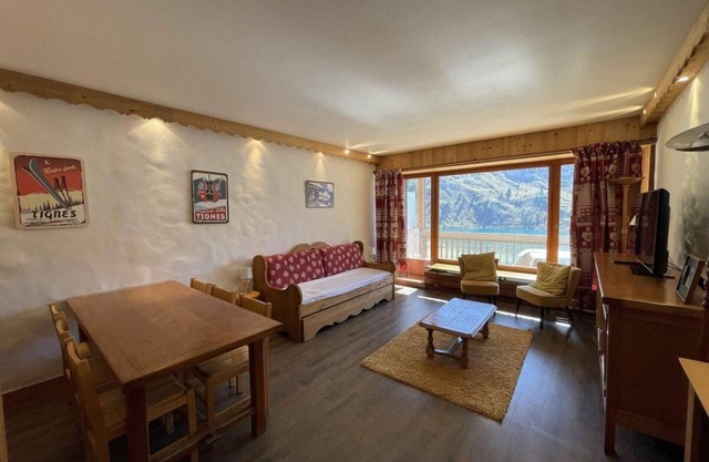 150m from resort center, 6th floor, view open, balcony, tv, ski locker, 62m², Tignes