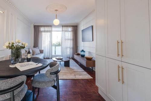 201 Cascades l 2 Bed Boutique Aparthotel