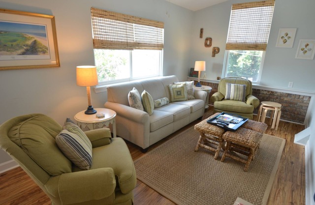 "Top O 'the Stairs" 2Br / 1Ba, perros bienvenidos. Recientemente remodelado