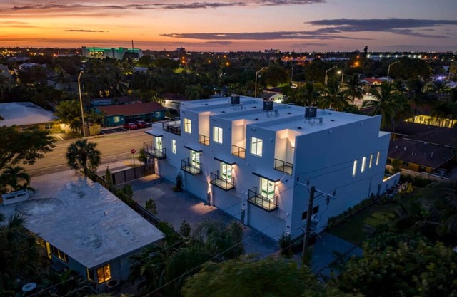 2023 Luxe NEW Modern Home with Pool